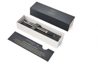 PARKER Guličkové pero, tlačidlový systém ovládania, strieborný klip, tmavohnedá farba tela, PARKE
